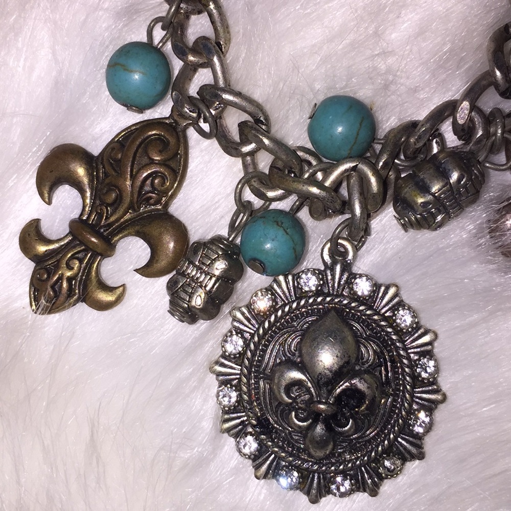 Fleur-de-lis necklace/bracelet/earrings - Picture 6 of 8